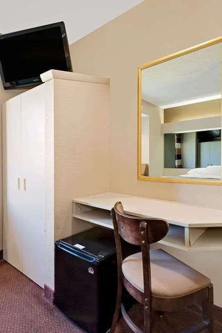 Hotel Microtel Inn & Suites by Wyndham Joplin photo 5