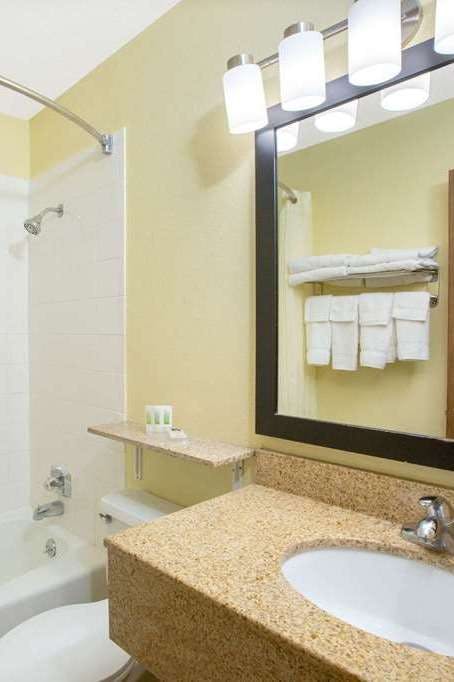 Hotel AmericInn by Wyndham Council Bluffs photo 4