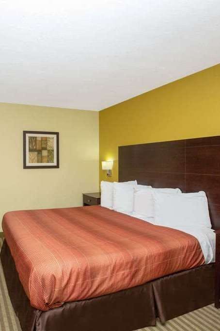 Hotel AmericInn by Wyndham Council Bluffs photo 1