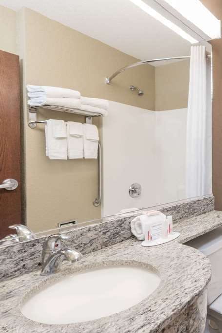 Hotel Microtel Inn & Suites by Wyndham Dickinson photo 5