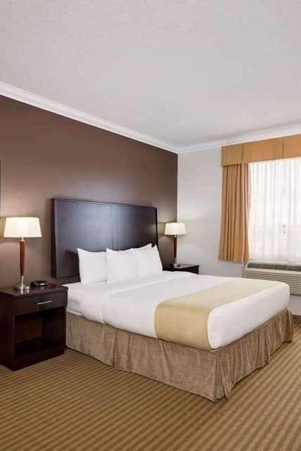 Hotel Ramada by Wyndham Cold Lake photo 1