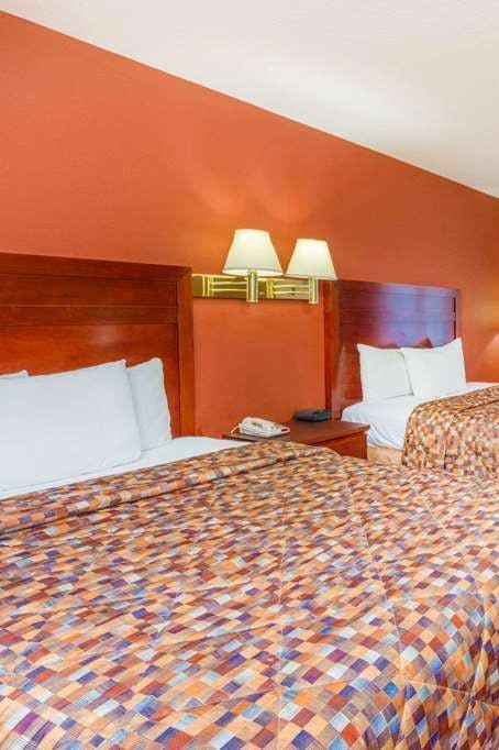 Hotel Days Inn St Robert Waynesville photo 3