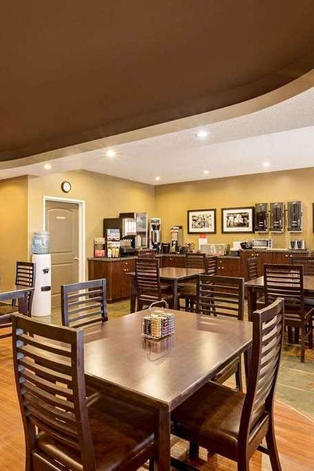 Hotel Ramada by Wyndham Cold Lake photo 4