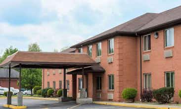 Hotel Super 8 Fairmont WV photo 2