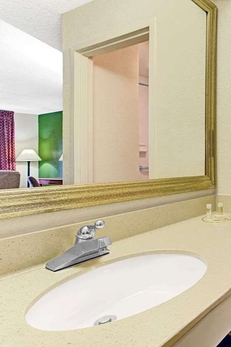 Hotel Days Inn by Wyndham Wilson photo 5