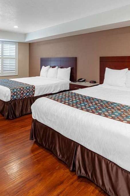 Hotel Travelodge by Wyndham Harbor City photo 3