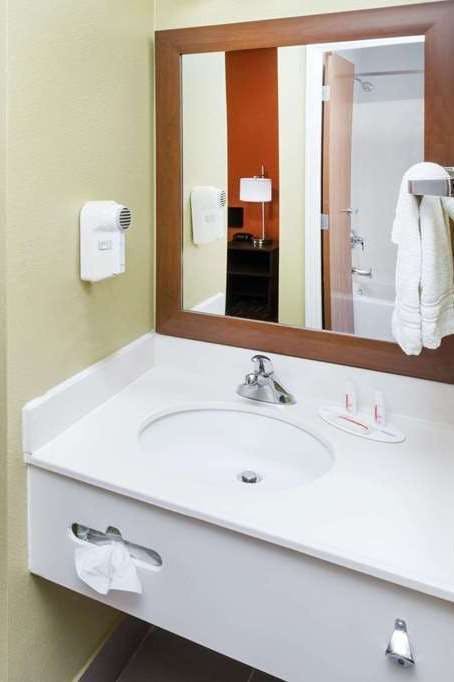 Hotel Super 8 by Wyndham Rochester photo 4