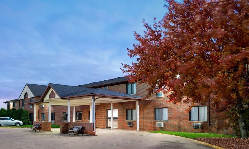 Howard Johnson by Wyndham Waterloo/Cedar Falls