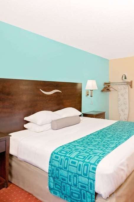 Hotel Howard Johnson by Wyndham Waterloo/Cedar Falls photo 1