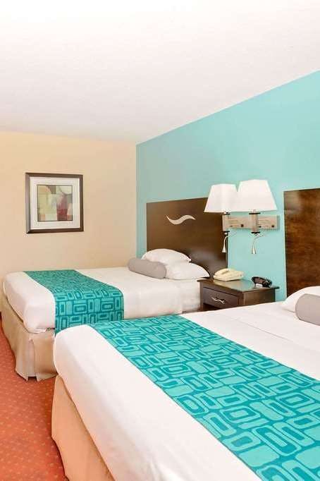 Hotel Howard Johnson by Wyndham Waterloo/Cedar Falls photo 2