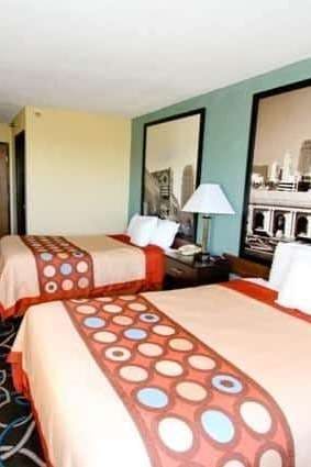 Hotel Super 8 by Wyndham Kansas City photo 1