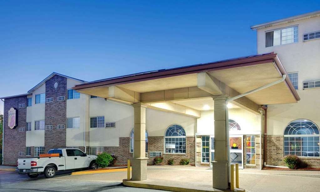 Super 8 by Wyndham Kansas City