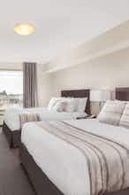 Hotel Ramada Grassland photo 2