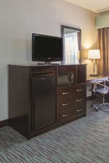 Hotel La Quinta Inn & Suites by Wyndham Knoxville East photo 3