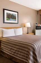 Hotel Travelodge Simcoe ON photo 2