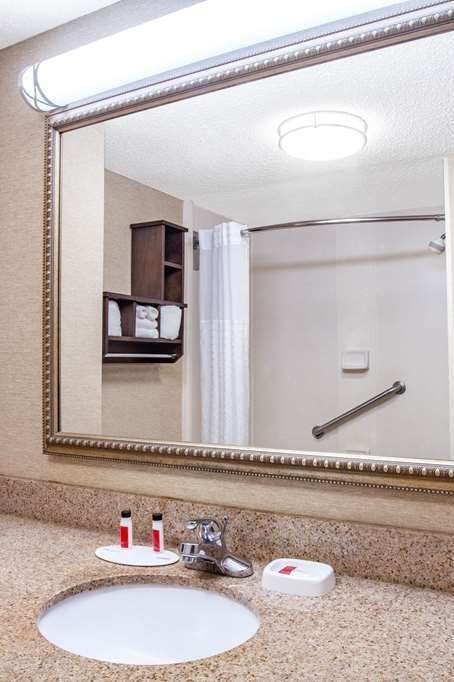 Hotel Baymont by Wyndham Saraland photo 4