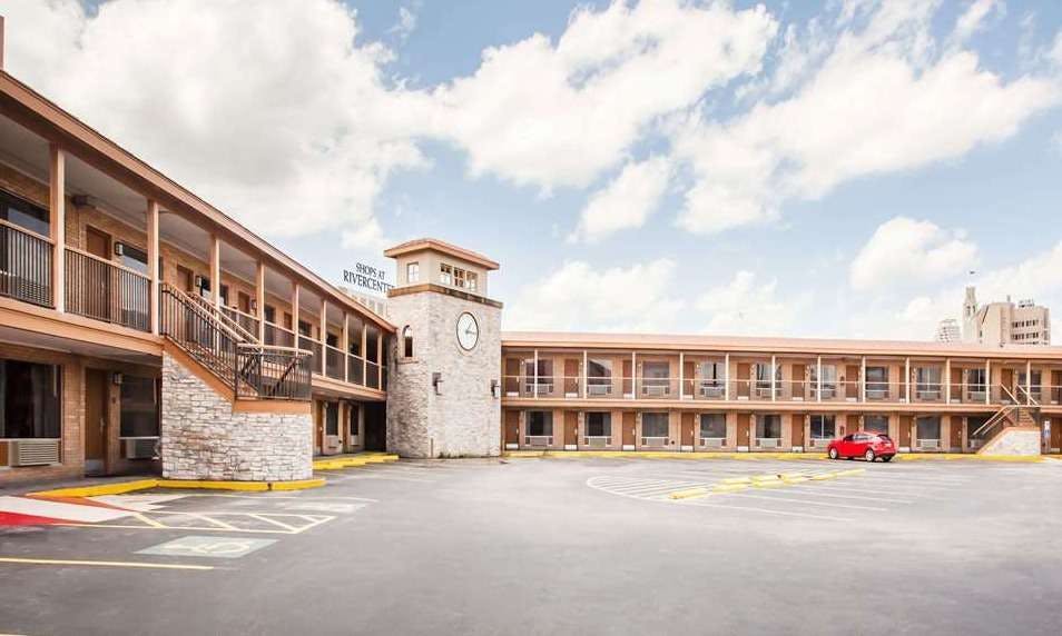 Days Inn by Wyndham San Antonio Alamo/Riverwalk