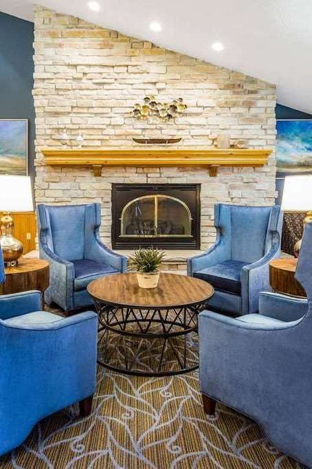 Hotel AmericInn by Wyndham Hotel and Suites Long Lake photo 5