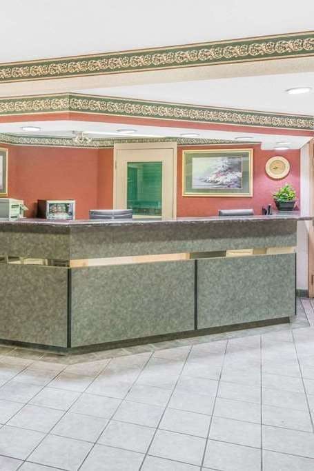 Hotel Super 8 by Wyndham Ambassador Bridge Windsor ON photo 5