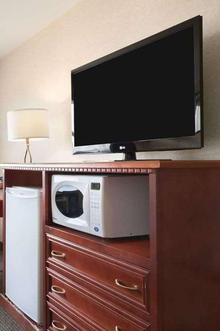 Hotel Days Inn & Suites by Wyndham Langley photo 3