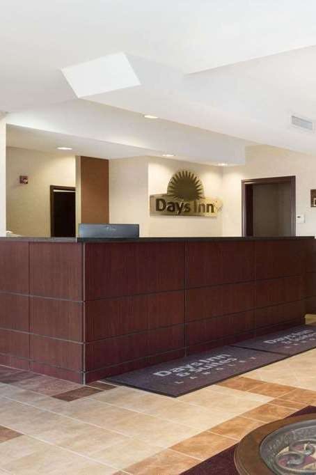 Hotel Days Inn & Suites by Wyndham Langley photo 5