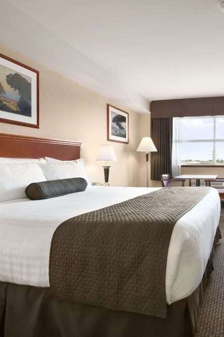 Hotel Days Inn & Suites by Wyndham Langley photo 1