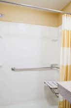 Hotel Baymont Madison Hts photo 5