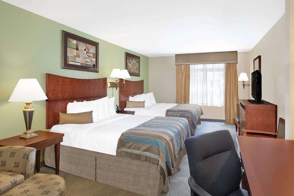Hotel Wingate by Wyndham Lafayette Airport photo 4
