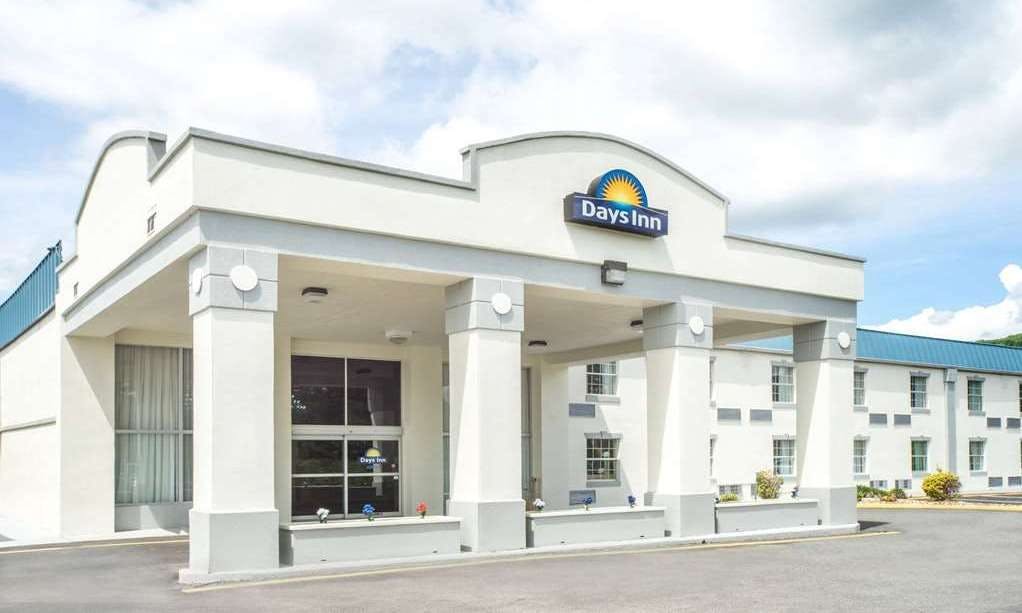 Days Inn by Wyndham Roanoke/Hollins Near I-81