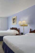 Hotel Super 8 Washington photo 2