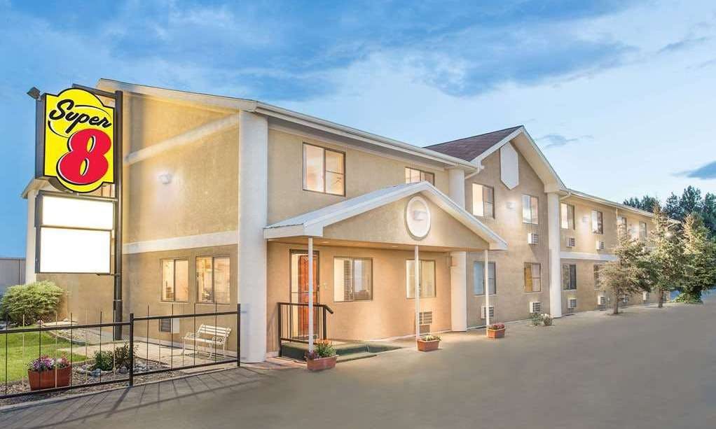 Super 8 by Wyndham Riverton