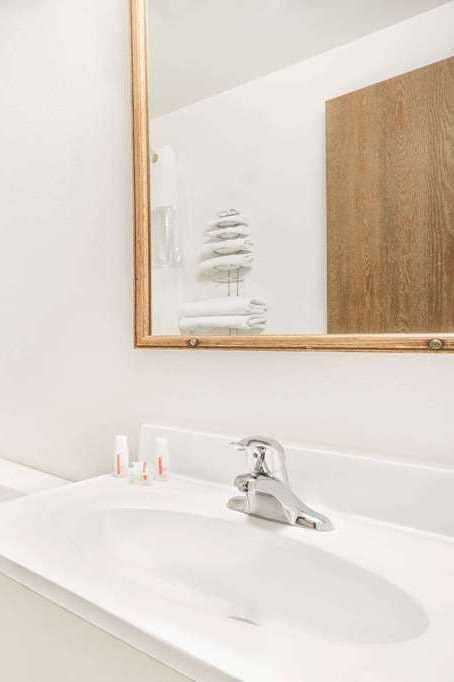 Hotel Super 8 by Wyndham Riverton photo 5