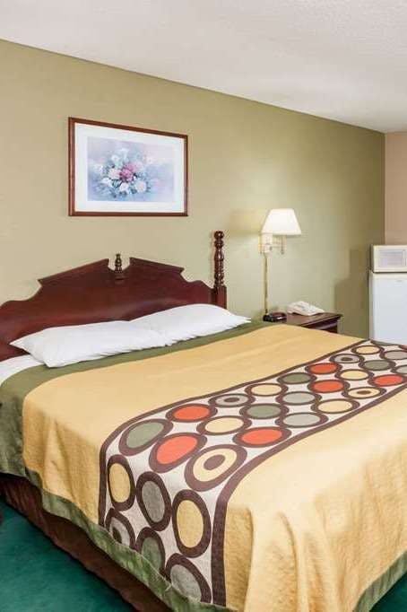 Hotel Super 8 by Wyndham McLean/Bloomington SW photo 1