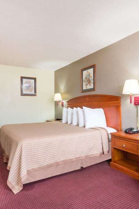 Hotel Days Inn by Wyndham Paintsville photo 1