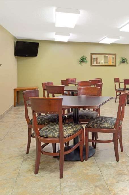 Hotel Super 8 St Clair MO photo 5