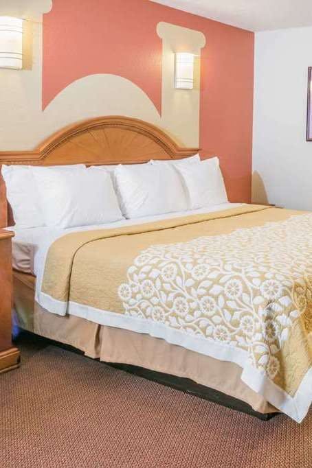 Hotel Days Inn by Wyndham Bastrop photo 1