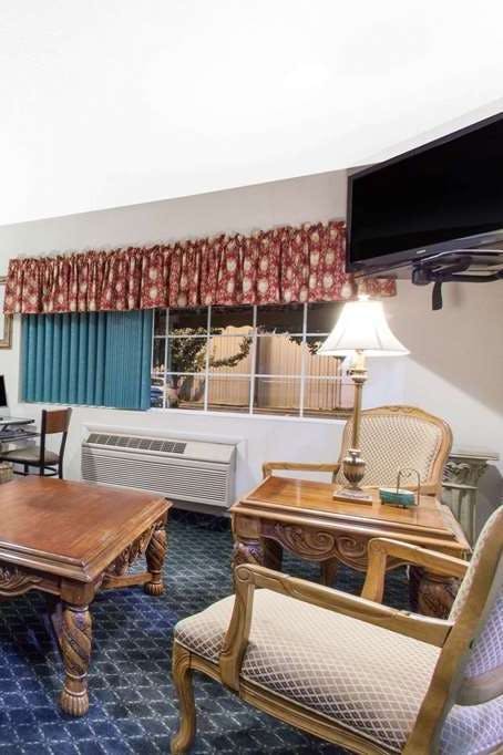 Hotel Super 8 Carthage photo 3