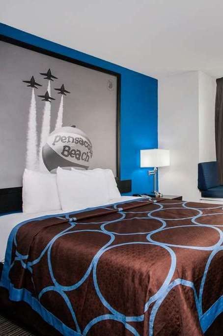 Hotel Super 8 by Wyndham Pensacola photo 1