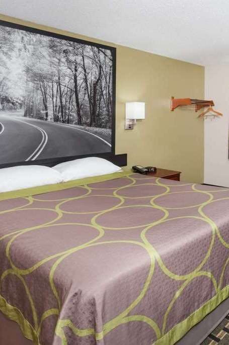 Hotel Super 8 by Wyndham Michigan City photo 1