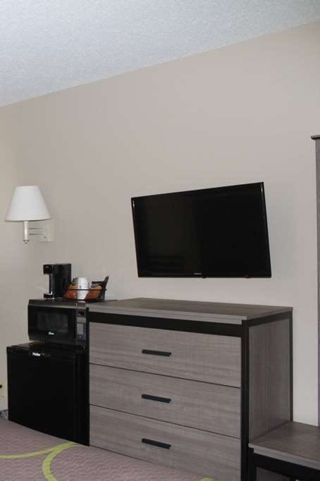 Hotel Super 8 by Wyndham Michigan City photo 3