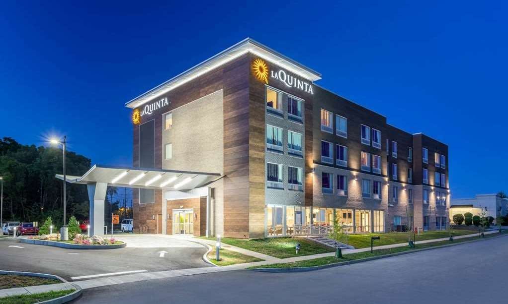 La Quinta Inn & Suites by Wyndham Bloomington