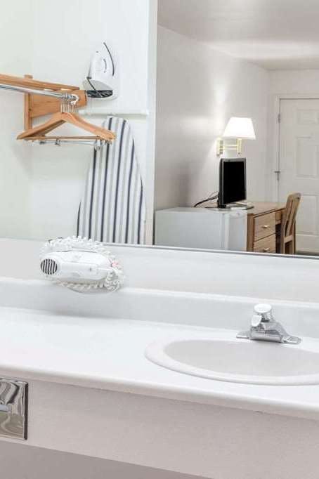 Hotel Howard Johnson by Wyndham Roseburg photo 4