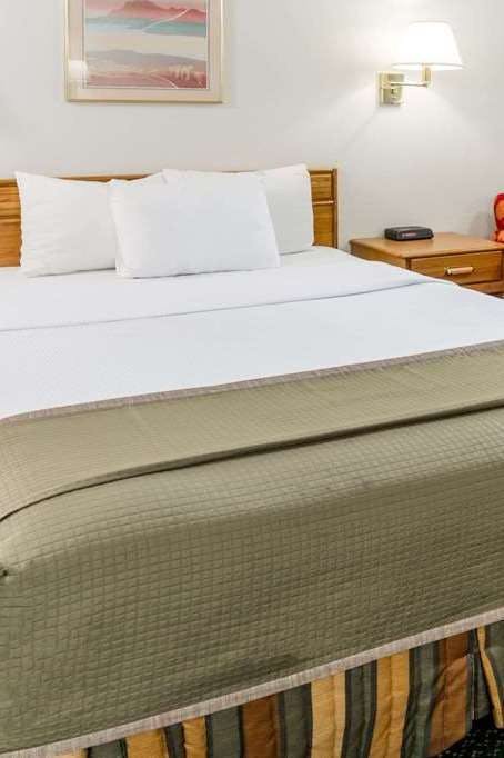 Hotel Howard Johnson by Wyndham Roseburg photo 1