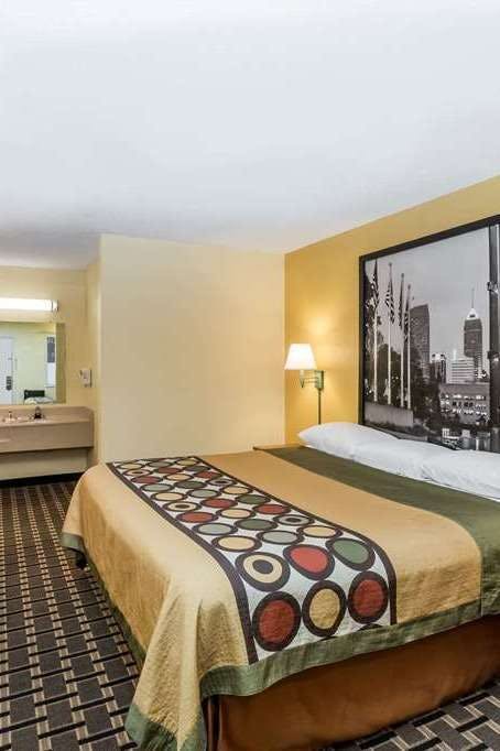 Hotel Super 8 by Wyndham Indianapolis/Southport Rd photo 1