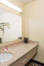 Hotel Super 8 Indianapolis/Southport photo 4