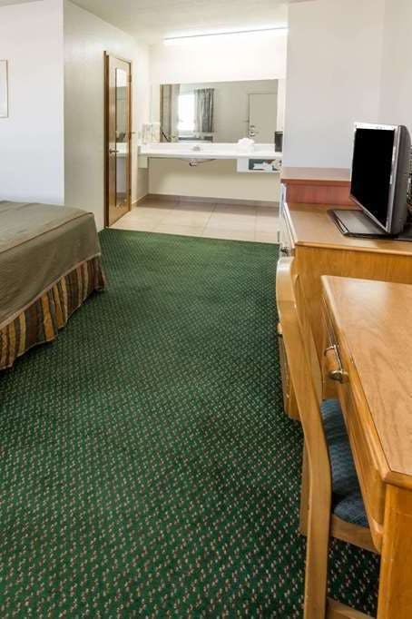 Hotel Howard Johnson by Wyndham Roseburg photo 3