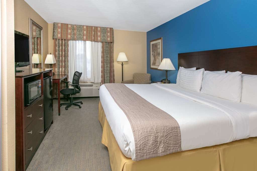 Hotel Days Inn by Wyndham Tulsa Central photo 3