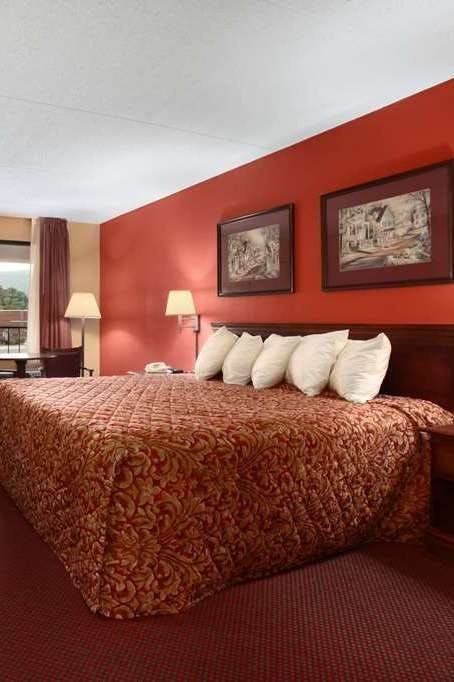 Hotel Days Inn by Wyndham Harriman photo 1