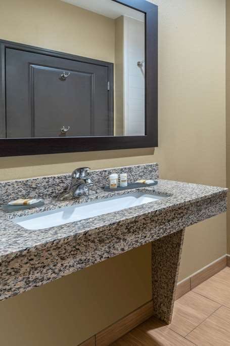 Hotel La Quinta Inn & Suites by Wyndham Muskogee photo 5