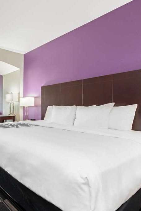 Hotel La Quinta Inn & Suites by Wyndham Bridge City photo 1